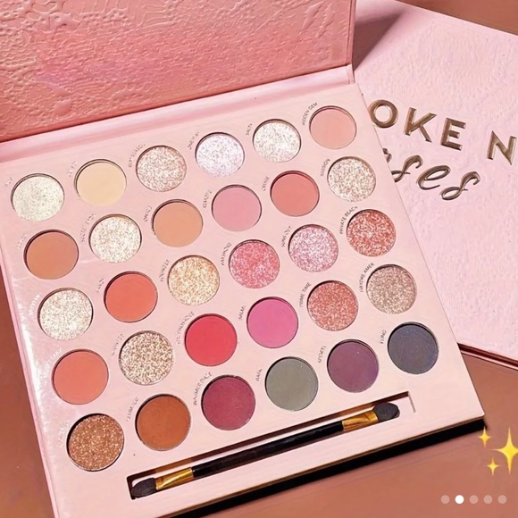 Eyeshadow palette Smoke N' Roses Pressed Powder eyeshadow Palette - Picture 8 of 9